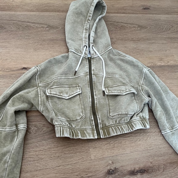 Urban Outfitters cropped zip up hoodie - Picture 2 of 2
